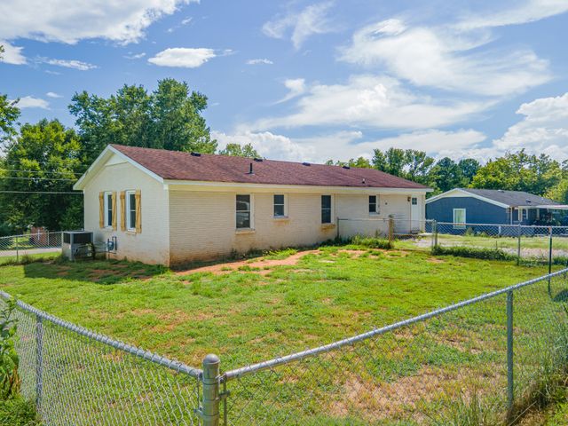 2220 Cherry Dr, Pulaski, TN 38478