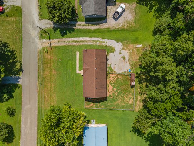 2220 Cherry Dr, Pulaski, TN 38478