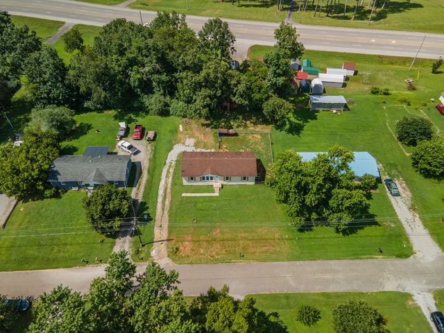 2220 Cherry Dr, Pulaski, TN 38478