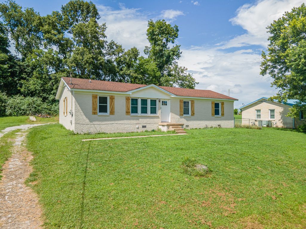 2220 Cherry Dr, Pulaski, TN 38478