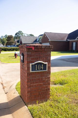 104 Ontario Drive, Dothan, AL 36301