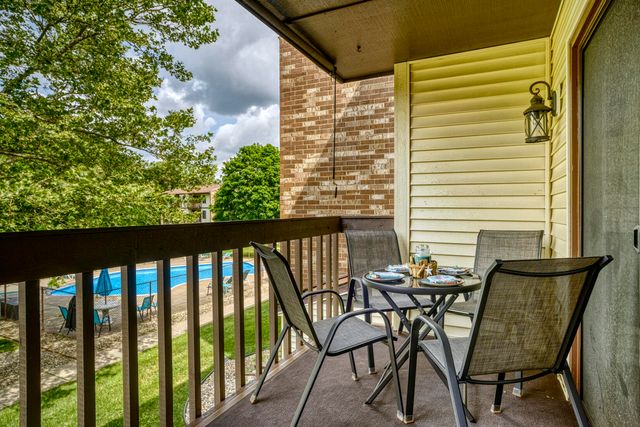 827 N Summit Park Court N, Crown Point, IN 46307