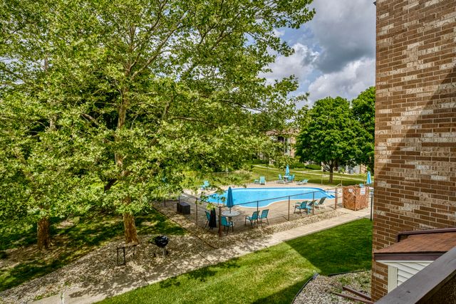 827 N Summit Park Court N, Crown Point, IN 46307