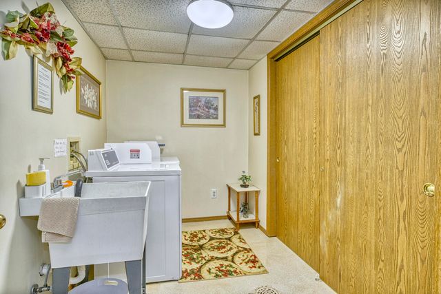 827 N Summit Park Court N, Crown Point, IN 46307