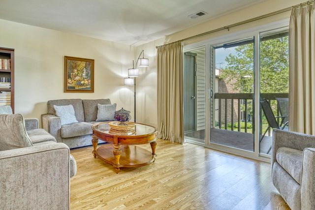 827 N Summit Park Court N, Crown Point, IN 46307