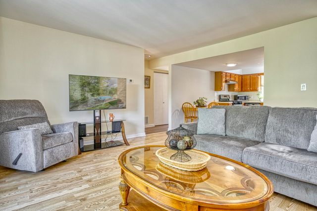 827 N Summit Park Court N, Crown Point, IN 46307