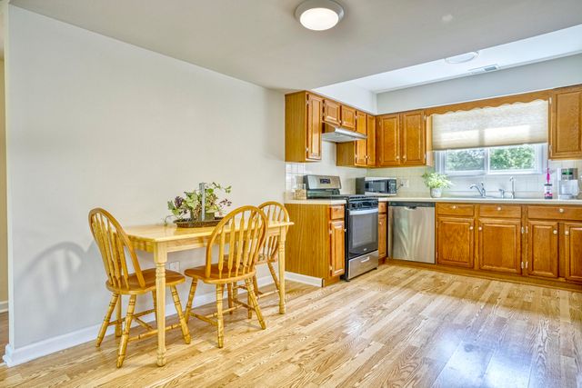 827 N Summit Park Court N, Crown Point, IN 46307
