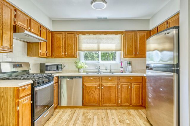 827 N Summit Park Court N, Crown Point, IN 46307