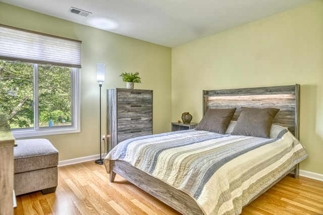 827 N Summit Park Court N, Crown Point, IN 46307
