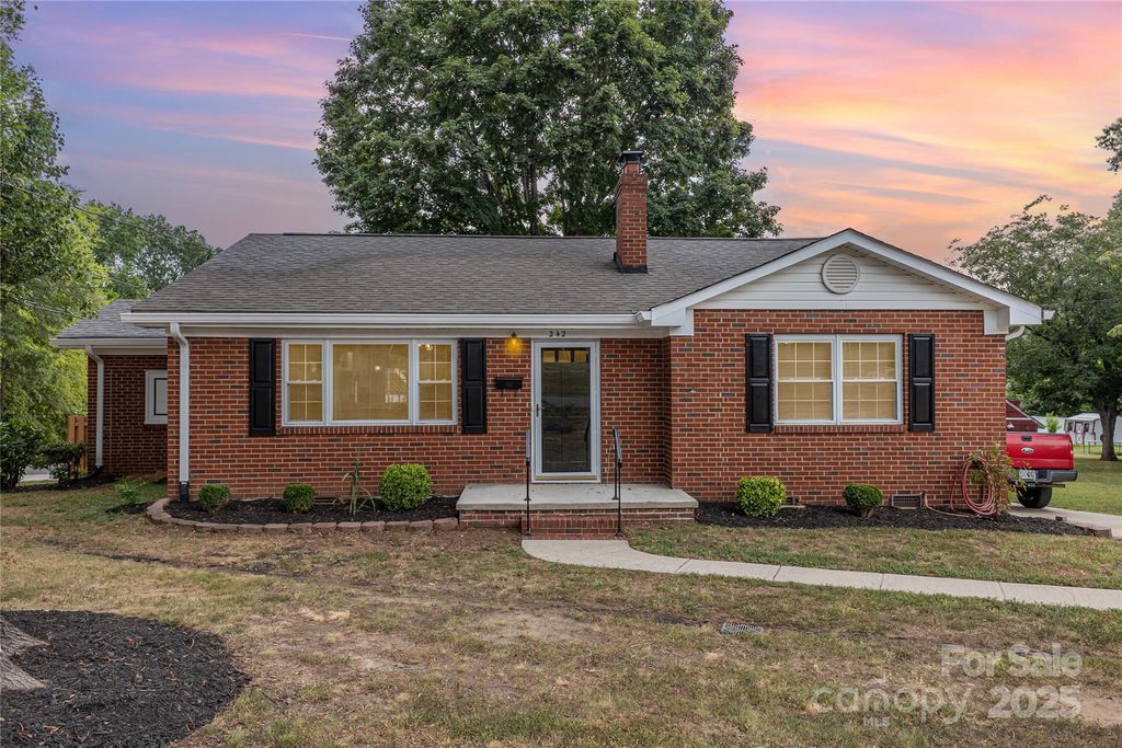 242 White Street NW, Concord, NC 28027