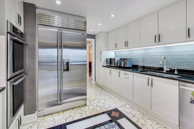 100 E HURON Street 3505, Chicago, IL 60611