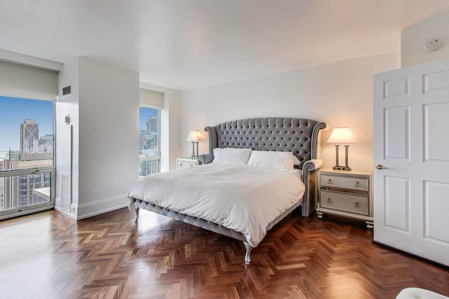 100 E HURON Street 3505, Chicago, IL 60611