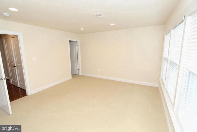 8043 RESERVE WAY, Vienna, VA 22182