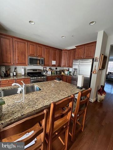 8043 RESERVE WAY, Vienna, VA 22182