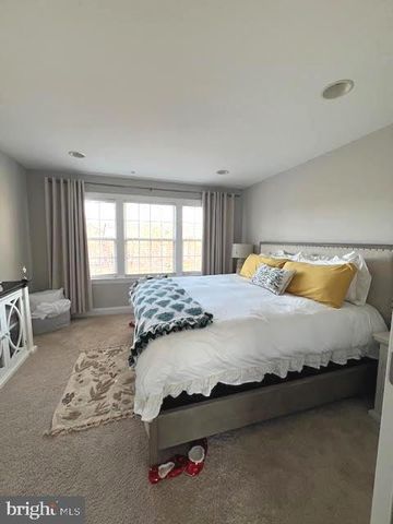 8043 RESERVE WAY, Vienna, VA 22182