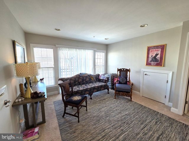 8043 RESERVE WAY, Vienna, VA 22182