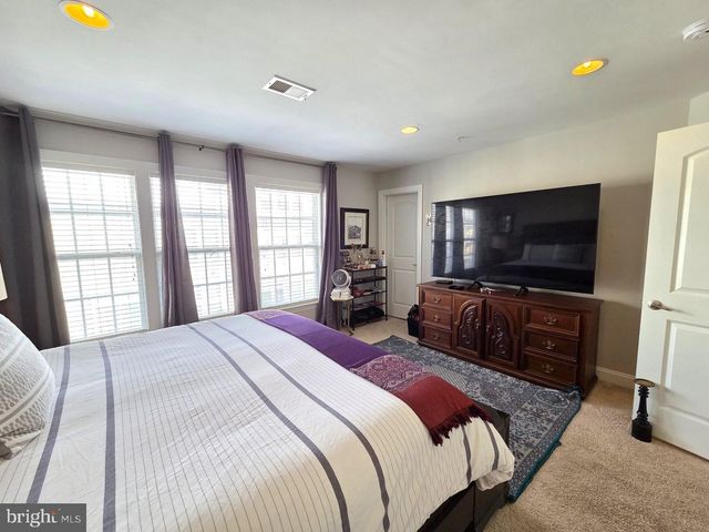 8043 RESERVE WAY, Vienna, VA 22182