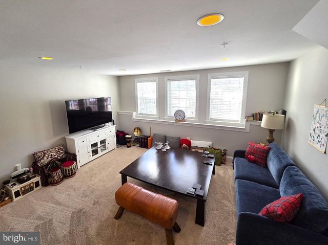 8043 RESERVE WAY, Vienna, VA 22182