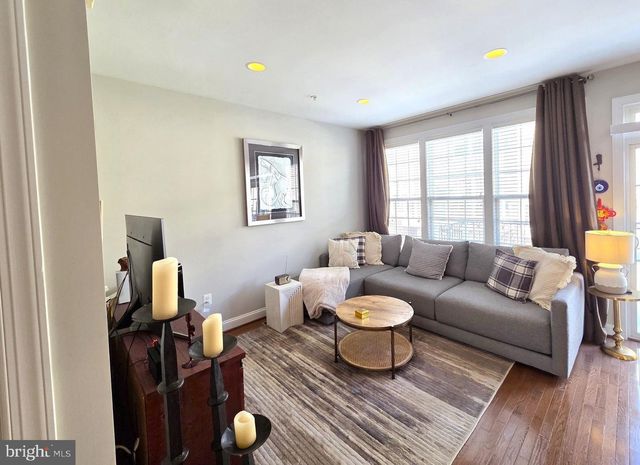 8043 RESERVE WAY, Vienna, VA 22182