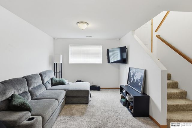 15406 Clay Street, Bennington, NE 68007