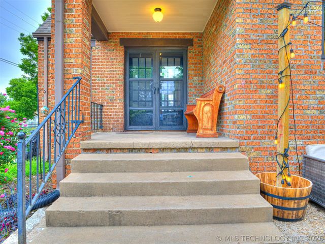 2502 E 2nd Street, Tulsa, OK 74104