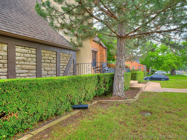 2502 E 2nd Street, Tulsa, OK 74104