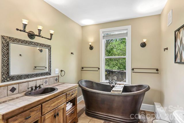 23 Tuskeegee Street, Asheville, NC 28801