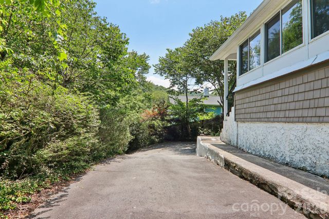 23 Tuskeegee Street, Asheville, NC 28801