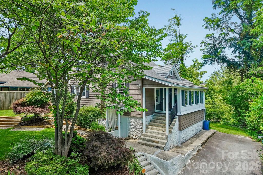 23 Tuskeegee Street, Asheville, NC 28801