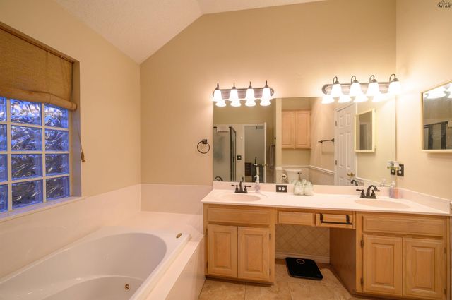 3022 WHITEHALL LANE, Wichita Falls, TX 76309