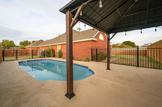 3022 WHITEHALL LANE, Wichita Falls, TX 76309