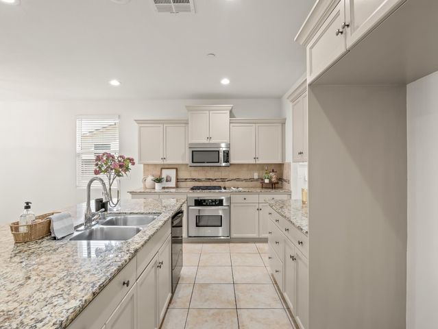 4121 Chessa Lane, Clovis, CA 93619