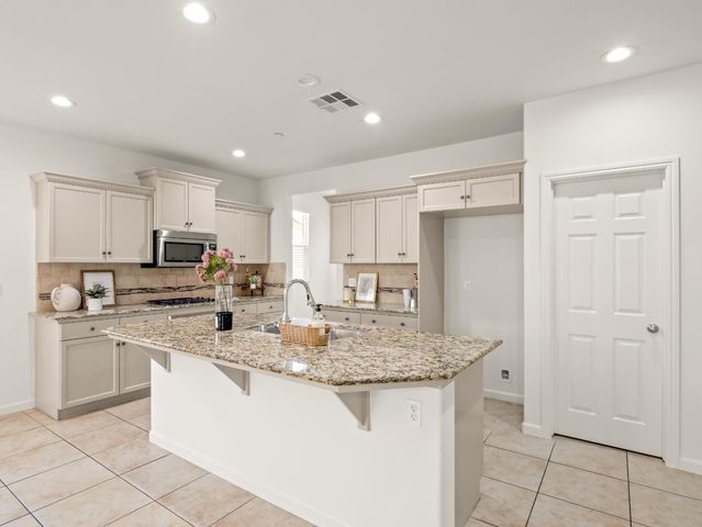 4121 Chessa Lane, Clovis, CA 93619