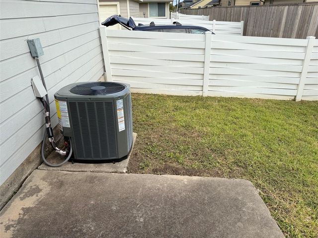 1539 Nichole Woods Drive, Houston, TX 77047