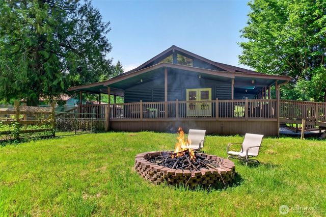 32113 98th Avenue E, Eatonville, WA 98328
