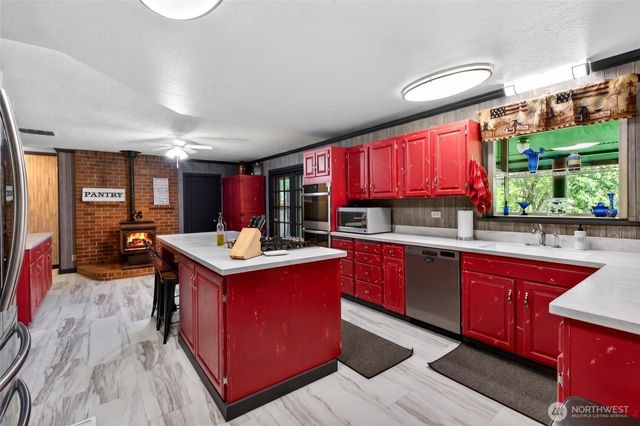 32113 98th Avenue E, Eatonville, WA 98328