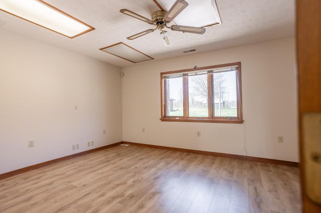 8302 West Farm Rd 144, Springfield, MO 65802