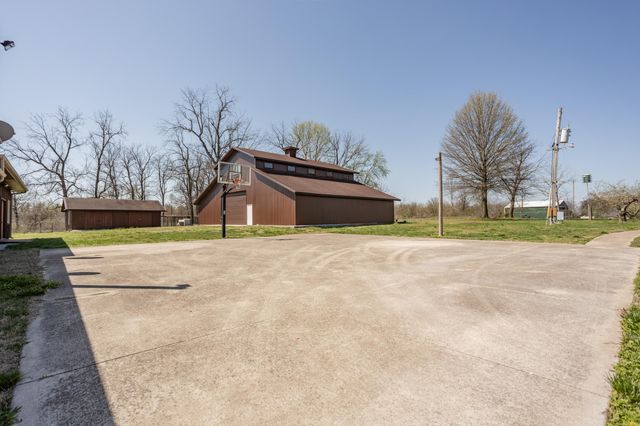8302 West Farm Rd 144, Springfield, MO 65802
