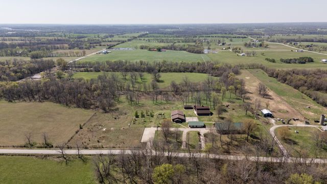 8302 West Farm Rd 144, Springfield, MO 65802