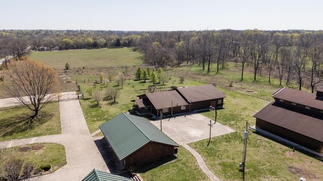 8302 West Farm Rd 144, Springfield, MO 65802