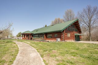 8302 West Farm Rd 144, Springfield, MO 65802