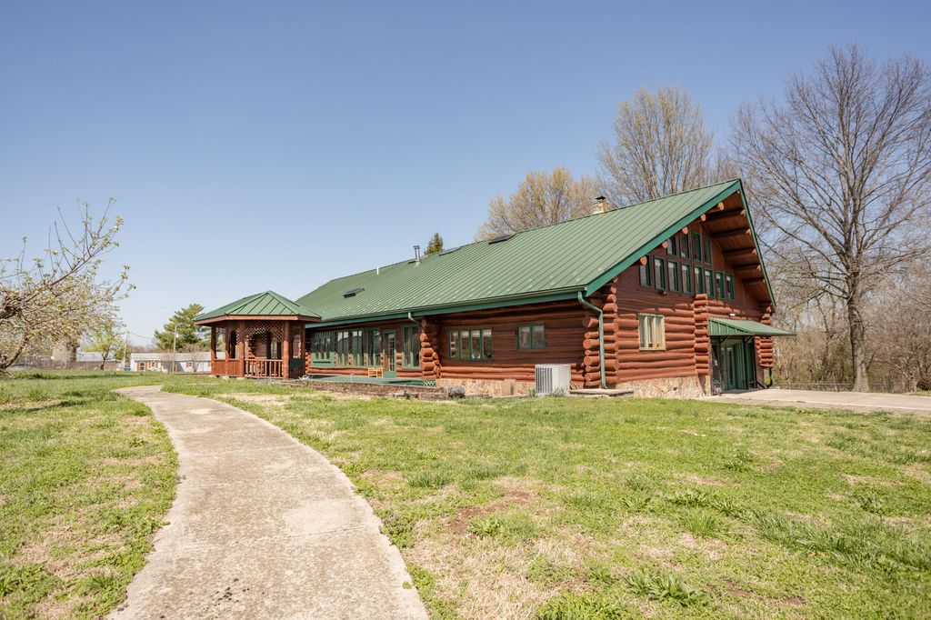 8302 West Farm Rd 144, Springfield, MO 65802