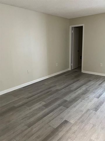 5521 80TH STREET N 302, St Petersburg, FL 33709