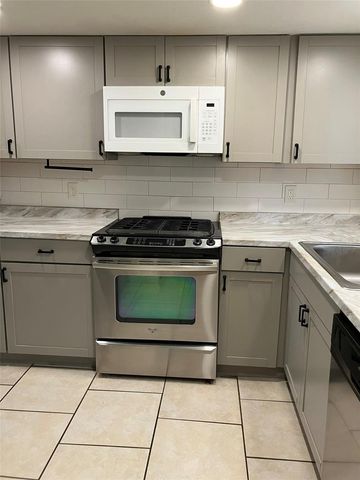 5521 80TH STREET N 302, St Petersburg, FL 33709