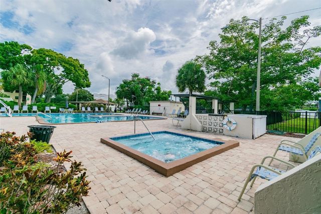 5521 80TH STREET N 302, St Petersburg, FL 33709