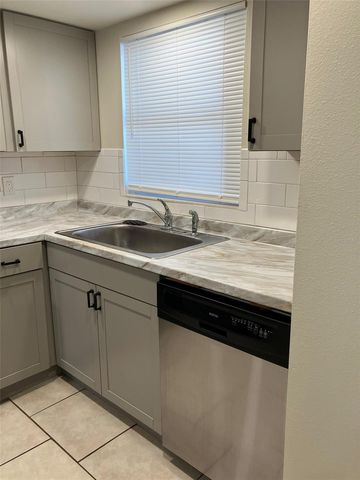 5521 80TH STREET N 302, St Petersburg, FL 33709