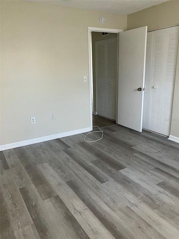 5521 80TH STREET N 302, St Petersburg, FL 33709