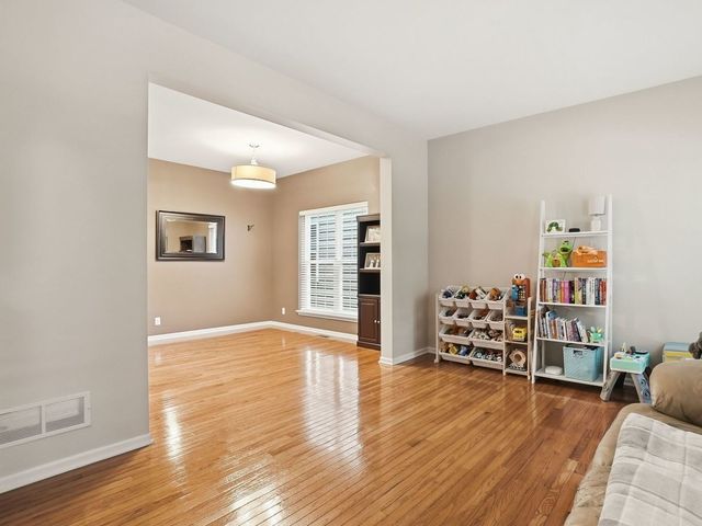 0N422 TAYLOR Drive, Geneva, IL 60134