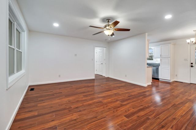 3072 Genesis Rd, Crossville, TN 38571