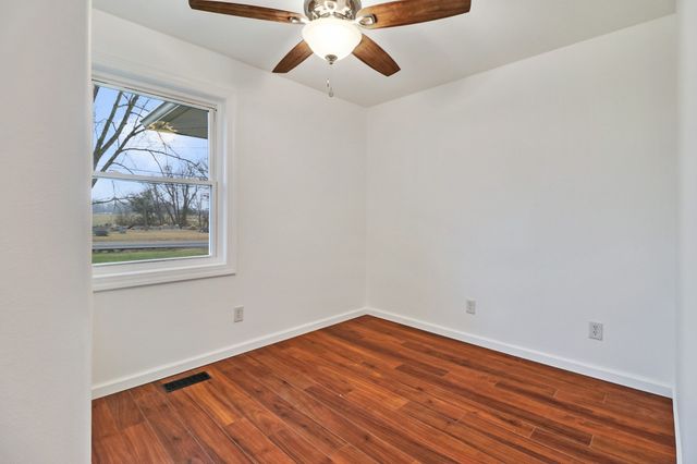 3072 Genesis Rd, Crossville, TN 38571